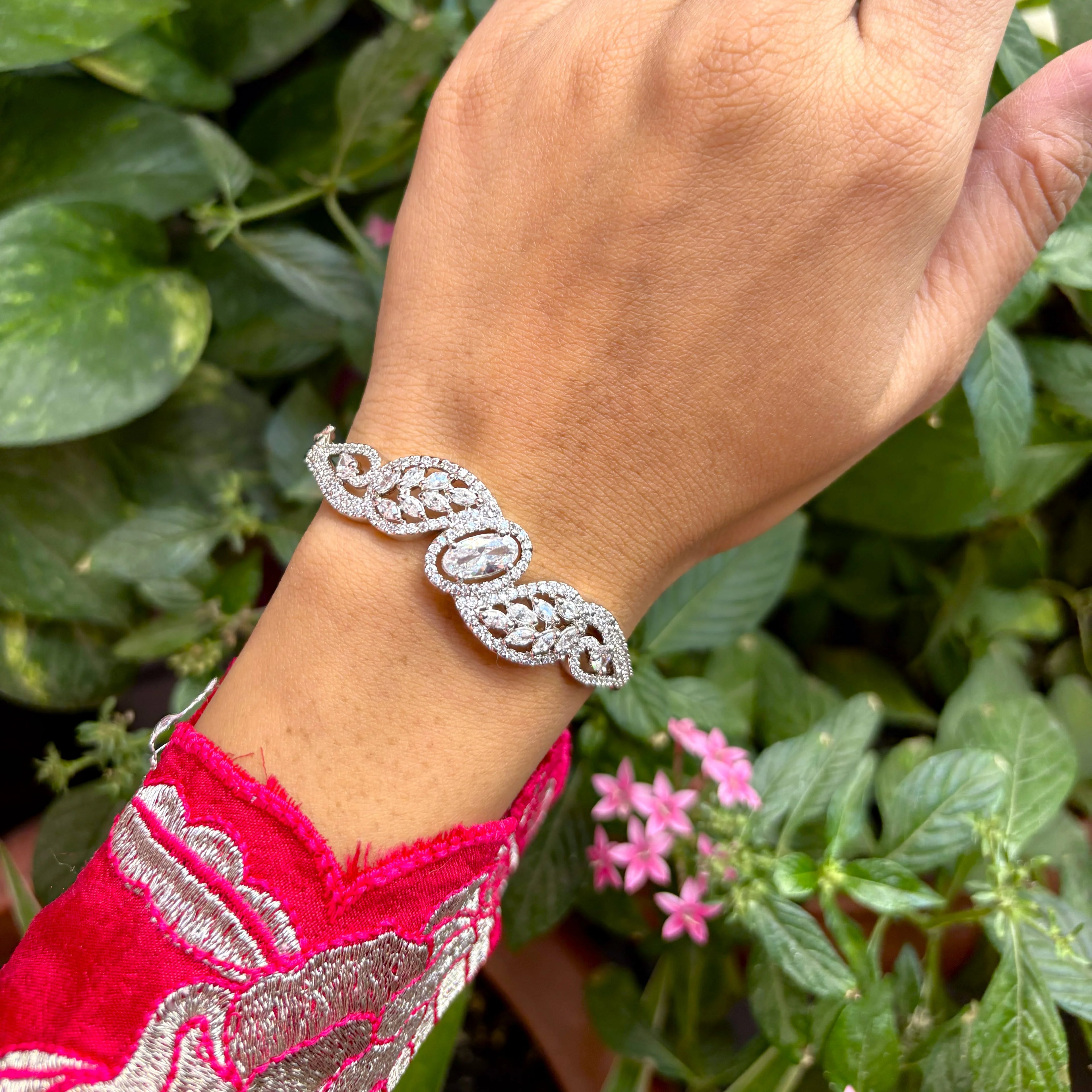 Leaf Design AD Bracelet