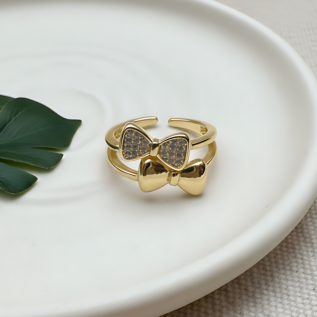 Elegant Gold Bow Ring